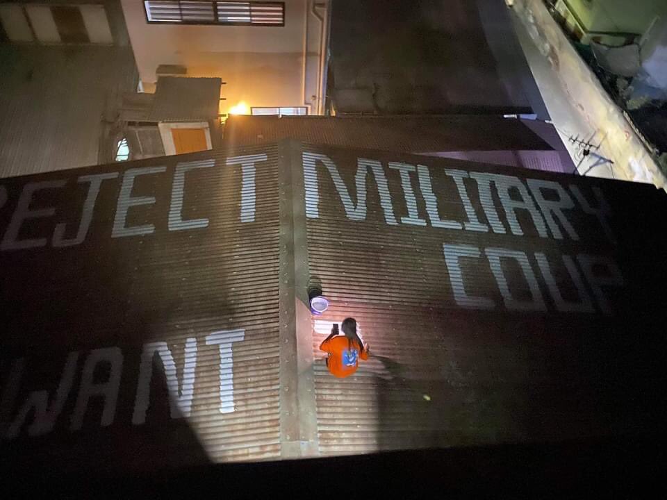 mg1999_5's tweet photo. Why not on Roof? If we can’t do this way, we’ll find another way to show our voices. If we win this fight, there’re many brighter future ahead. We’re in this together. Don’t Give Up!
#WhatsHappeningInMyanmar
#WhatIsHappeningInMyanmar
#Feb17Coup https://t.co/thUyEri8ui