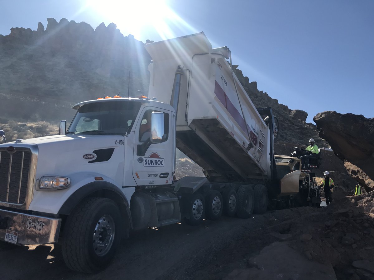 Quality mixes and skilled crews combine to produce the smoothest #asphalt pavement with lasting durability. 📷 Sunroc paving team in Southern #Utah finishing up the Banded Hills Trail project earlier this month in sunny St. George.
@Cityofstgeorge @asphalt https://t.co/TCZM7VcJIP