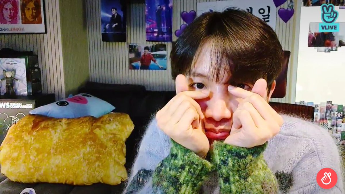 xxiiib_'s tweet photo. HAPPY BIRTHDAY JHOPE💜       ขอให้พี่โฮป มีความสุขมากๆ ขอให้มิกซ์เทปต่อไปปังๆ!! 🎂✨🎉🤏🏻 เมนฉันน่ารักที่สุดดด #happybirthdayJHOPE  #Hobi https://t.co/jkrqSFolbT