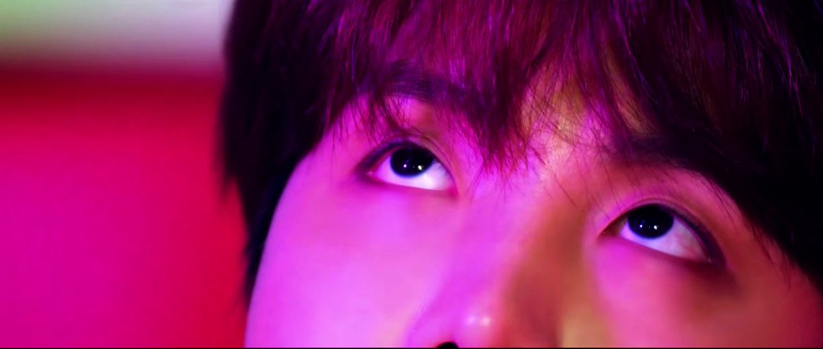 (the once green hue of the room disappears as the saturation of the red increases and this is when the room is using almost dream-like effects to make it look like hobi is under water. it’s like red represents hobi’s fantasies while green represents his reality)