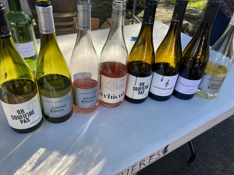 L__Estabel's tweet photo. L'ESG de Montpellier (Ecole Supérieure de Gestion, Finance et Commerce) en visite aujourd'hui à @L__Estabel pour découvrir notre structure, notre #terroir et nos #vins. Dégustation en extérieur d'une sélection de notre gamme. Merci à eux pour leur visite et leur attention. #AOC https://t.co/NtQvBuz1g3