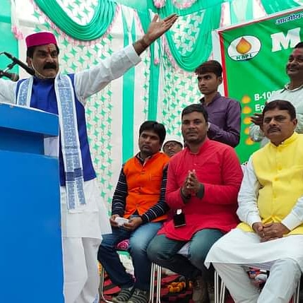 BittuKumarJHAB1's tweet photo. आज हमारे पंचायत में आयोजित गौरा बौराम विधानसभा के कुमैई भदौंन ग्राम में #KBPL के ऑऊटलेट M/S शक्तिपाली बायोफ्यूल्स सेंटर उद्घाटन दरभंगा के यशस्वी सांसद डॉ. Gopal Jee Thakur जी के करकमलों द्वारा किया गया। मौके पर NDA के वरिष्ठ कार्यकर्ता उनको स्वागत वा अभिंदन किए https://t.co/risSeAFaua