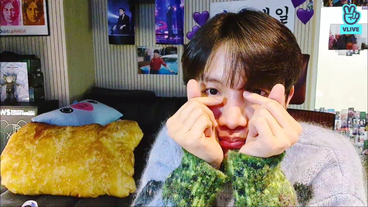 Haninyaseokjin's tweet photo. Saengil chukkaeeee💜💜💜💜#HappyBirthdayHoseok
#jhopelive #JhopeDay https://t.co/Nz2rCd9YuZ