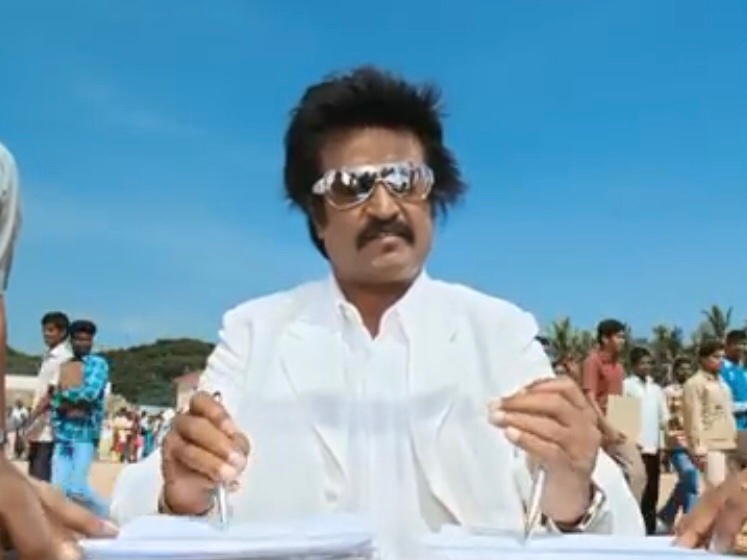 smile_rams's tweet image. #ContextSwitch: Who is your favourite? 😉

#Virus @bomanirani or #SivajiTheBoss @rajinikanth