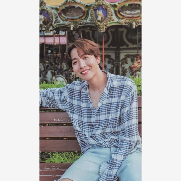 Majidah951's tweet photo. Yang menentukan Anda adalah seberapa baik Anda bangkit setelah jatuh beberapa kali.  Selamat Ulang Tahun. Nikmati hari spesialmu uri sunshine💜😊
#Happybirthdayhoseok 
#JHOPE 
#happybirthdayJHOPE https://t.co/ISmXAEdWok