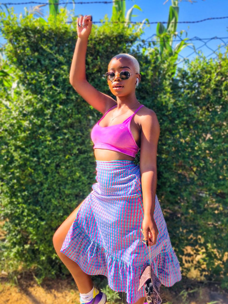 LunaStarMedia's tweet photo. Today's Woman Crush Wednesday goes to Ngoajane "Jane" Tsikoane. 

Ngoajane (20) from Maseru and currently pursuing Cambridge A level* (online).

She is a founder, Nail technician and make-up artist at House of Glam Lesotho.

A thread... https://t.co/GQxl3dbAnE