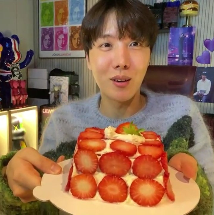 _p_e_o_p_l_e__'s tweet image. #JhopeYouAreSoPerfect💜
#JhopeYouTheBest💜
#JhopeWeLoveYou💜

#happybirthdayJHOPE
С Днём рождения, Хоби💜
Улыбайся чаще потому что твоя улыбка согревает сердца Арми.