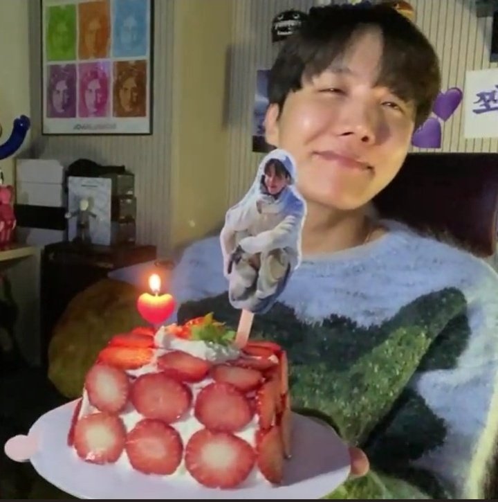 _p_e_o_p_l_e__'s tweet image. #JhopeYouAreSoPerfect💜
#JhopeYouTheBest💜
#JhopeWeLoveYou💜

#happybirthdayJHOPE
С Днём рождения, Хоби💜
Улыбайся чаще потому что твоя улыбка согревает сердца Арми.