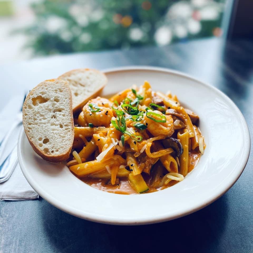 LUNCH 🥗 

Soup: coconut squash
Melt: Szechuan chicken 
Pasta: shrimp &amp; sausage penne w/ Korean cream sauce

#thepalate #lunch #pasta #supportsmallbusiness #supportlocal
