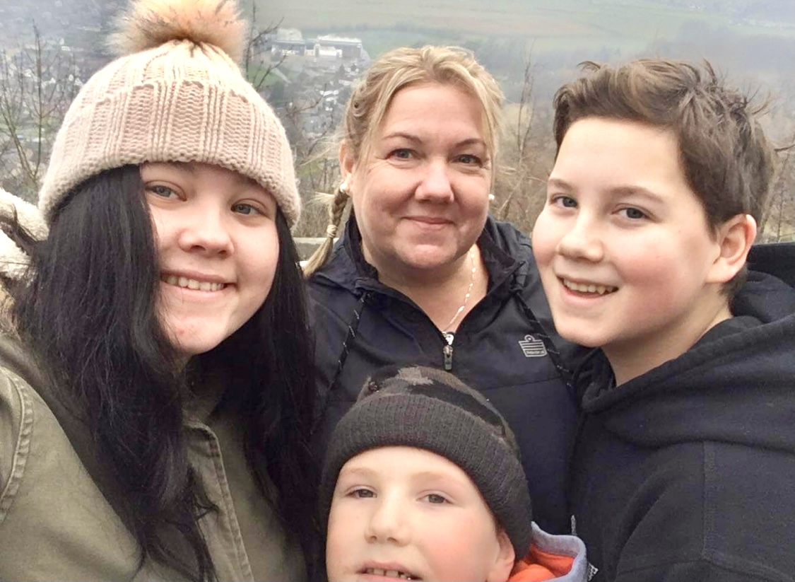 Huge respect for single mum Wendy Crawford, from West Lothian, who has shared her own experience of using a food bank to encourage other Covid-hit families to overcome the stigma of asking for help.  Full story in tomorrow's Evening News <a href="/edinburghpaper/">Edinburgh Evening News</a> #foodpoverty