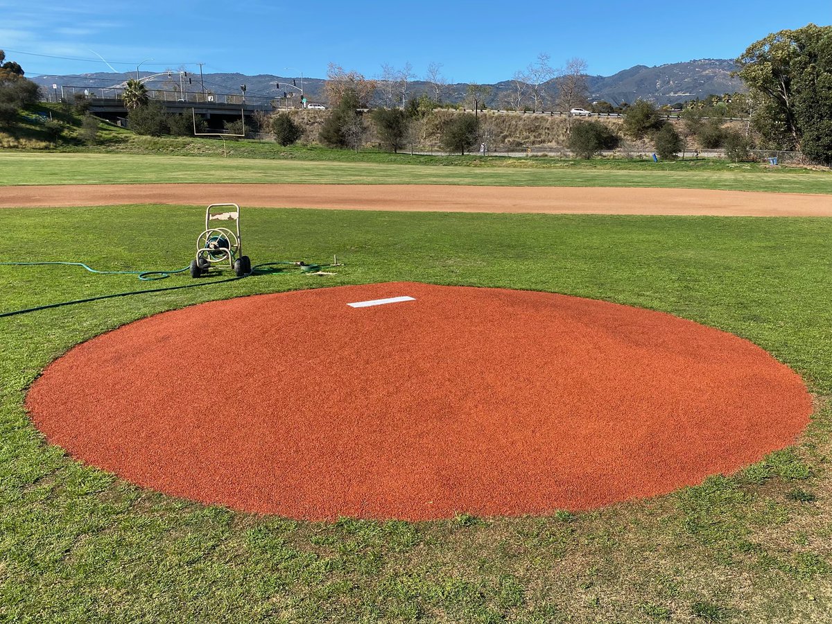 CoachWesGibson's tweet photo. Pro mound. Fixed and tuned up by Mr Tim Hoover and staff. Play Ball 👍 #SanMarcosbaseball https://t.co/QiJxvKodC5