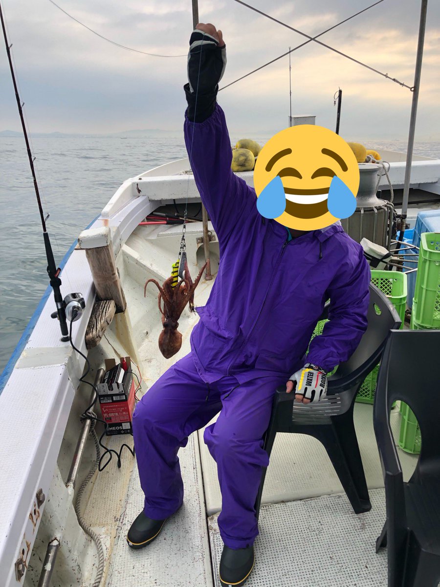 joker555k's tweet photo. 漁船に載せて今日で約２年。
初めは嫌々だったが
２年も経てば 自ら仕事を求めるようだ。
カニ漁船から始まり
今はタコ漁船。
頑張ってくれよな。お前のおかげで
今日も酒が飲めるぜ https://t.co/n37029hnLl