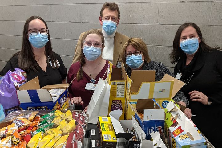 With the generosity of the community and hard work of volunteers, we were able to deliver 200 gift bags and numerous bins of snacks for the Ellis Hospital COVID care teams!

We are so grateful for our wonderful community! #ThisIsMyY