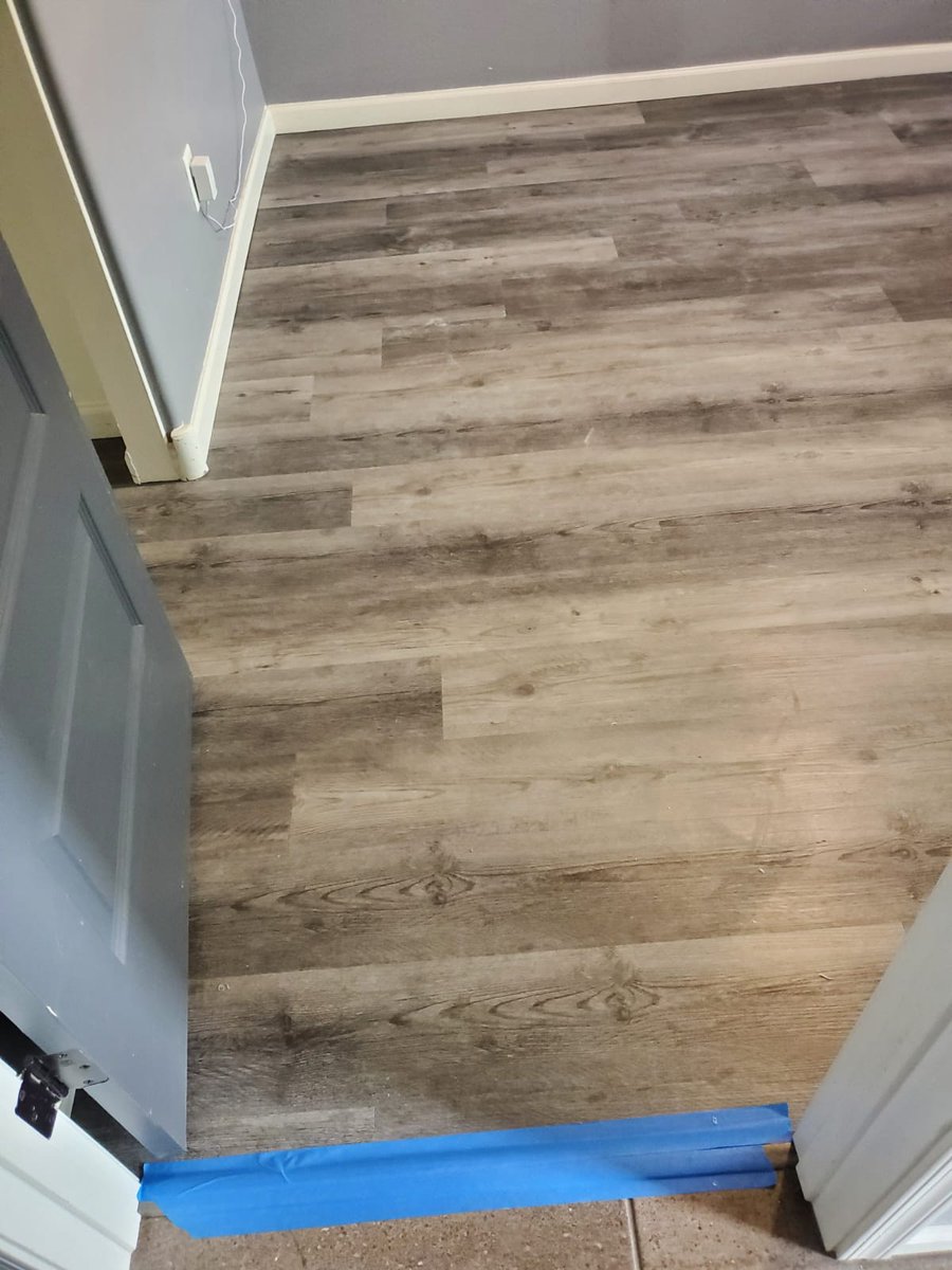 InteriorsNative's tweet image. This home sure got a new makeover; new carpet and new vinyl! 

These colors go great together. We installed about 300 feet of our Cyrus (color: Katella Ash) Luxury Vinyl along with our beautiful Just A Hint (color: Sterling) carpet.