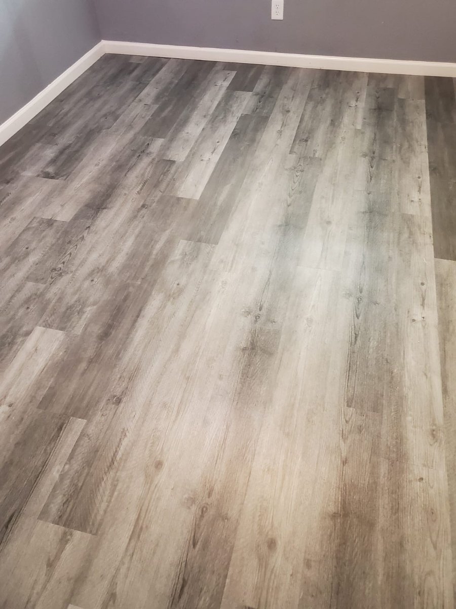 InteriorsNative's tweet image. This home sure got a new makeover; new carpet and new vinyl! 

These colors go great together. We installed about 300 feet of our Cyrus (color: Katella Ash) Luxury Vinyl along with our beautiful Just A Hint (color: Sterling) carpet.