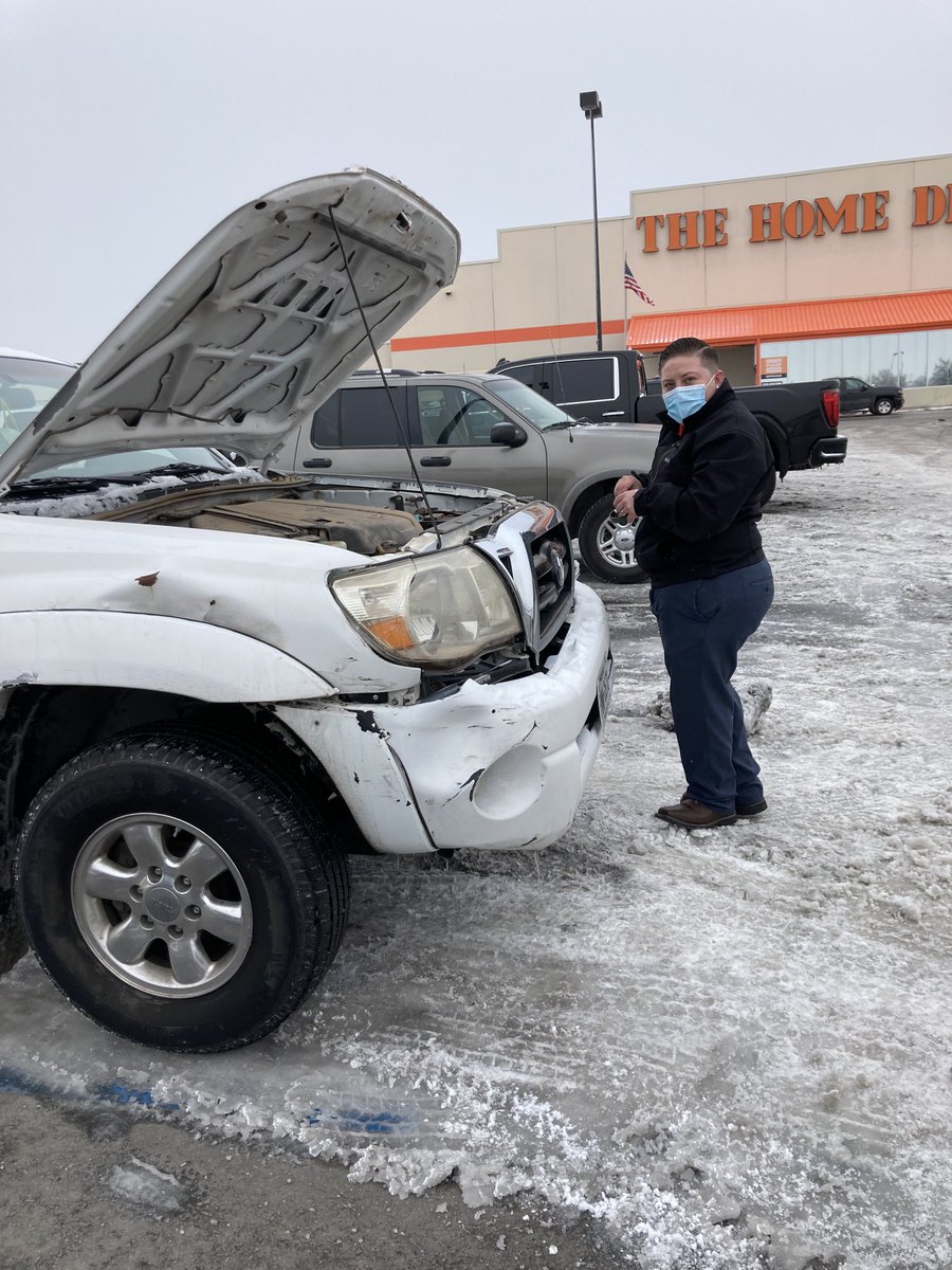 irsailor2's tweet photo. ASM Carmen going above and beyond to take care of an associates’ car so they can drive home safely! Awesome job Carmen! https://t.co/MdTFfFRoU7
