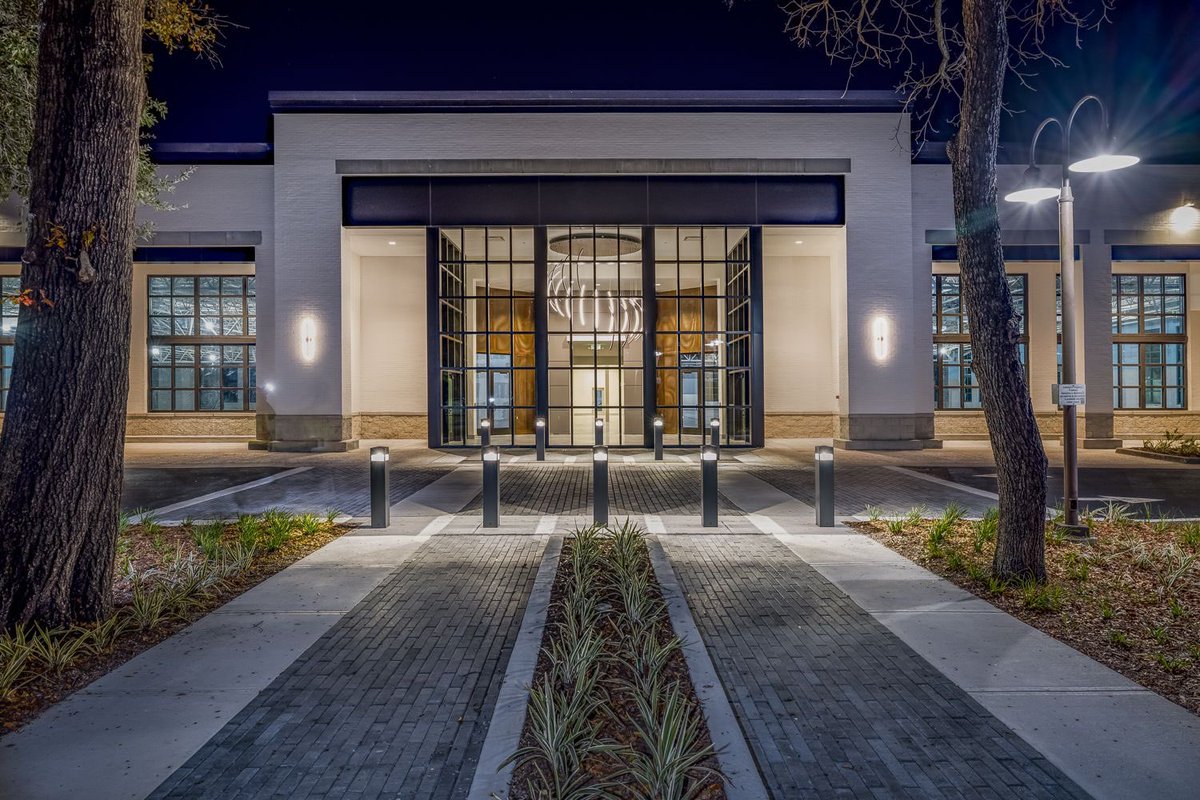 🚨PSA🚨
Frampton Construction Company, LLC has completed construction on The Shelmore. We are excited to share these updated pictures of the newly renovated Class-A mixed use office space located in the heart of Mount Pleasant, SC. 

// SPACE AVAILABLE FOR LEASE //