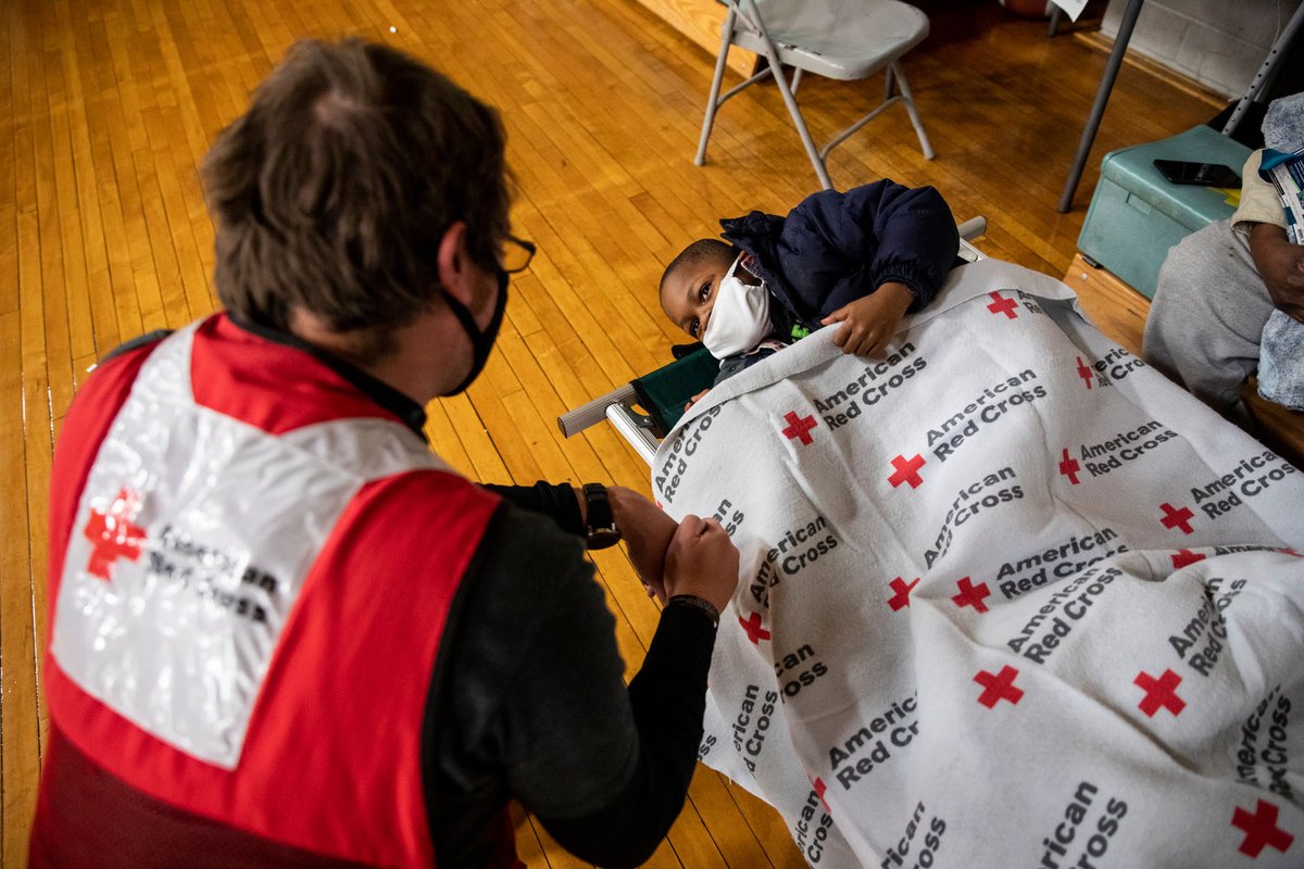 RedCross's tweet photo. Millions of Texas residents are still without electricity after a dangerous winter storm swept across the state. More than 700 people are staying at a shelter at the George R. Brown Convention Center in Houston, Texas, where Red Crossers are helping. https://t.co/jbtaq1uUWI