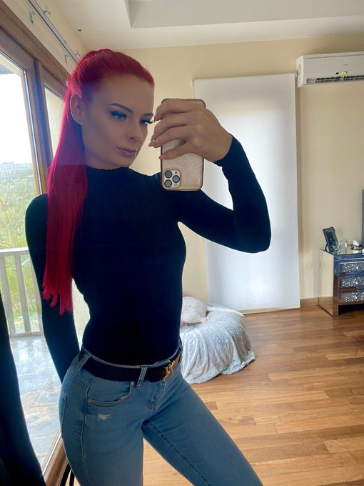 Watch Fari Banx's leaked NSFW photo on TwXstars