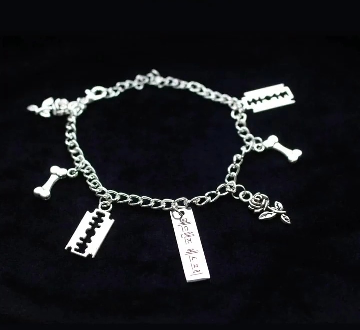 MadmansEsprit_W's tweet photo. Madmans Esprit - Garden of Skeletons Bracelets
#MadmansEsprit #Kyuho #nOaUTHORITY #mugwonwi #blackclothes #visualkeistyle #blacktshirtcollection #blacktshirt #tshirtdesign #tshirtrock #VisualKei #visualkeibands #necklace #bracelets https://t.co/IAyujXMRgj