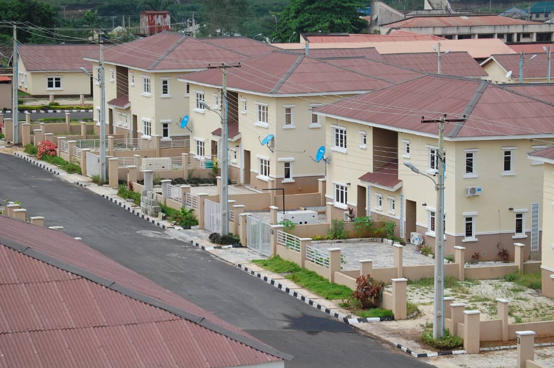 OGStateHousing's tweet photo. Dont just buy a house, buy peace of mind

Let us hold your hand and guide you on how to make the best decision in buying a home in any of our estates accross Ogun State

For further enquiry, please call 08172027772, 08172027773 or visit https://t.co/RSnpOHz9gY

#HousingAll #OGSG https://t.co/su2uXuH3ks