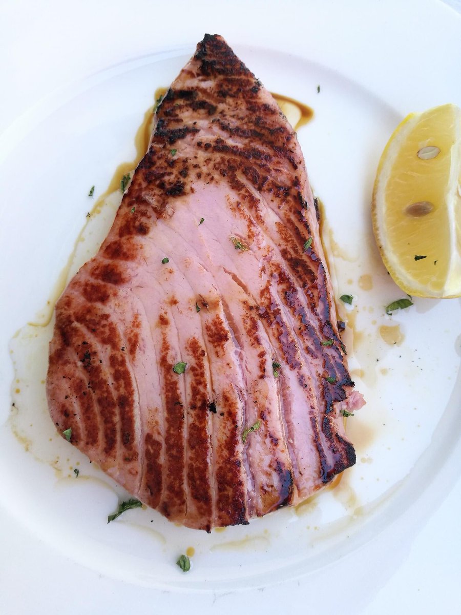 give_program's tweet photo. Seared tuna steak with cracked pepper, Himalayan sea salt, and freshly squeezed lemon. Who said clean eating had to be fancy or expensive? Sashimi-grade tuna in our Seafood &amp; Grill Boxes. Save 10% off your box when you subscribe for recurring delivery.
https://t.co/8olTnVQkZh https://t.co/k1DfeGFpGJ