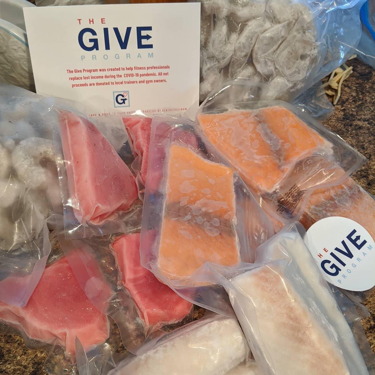 give_program's tweet photo. Seared tuna steak with cracked pepper, Himalayan sea salt, and freshly squeezed lemon. Who said clean eating had to be fancy or expensive? Sashimi-grade tuna in our Seafood &amp; Grill Boxes. Save 10% off your box when you subscribe for recurring delivery.
https://t.co/8olTnVQkZh https://t.co/k1DfeGFpGJ