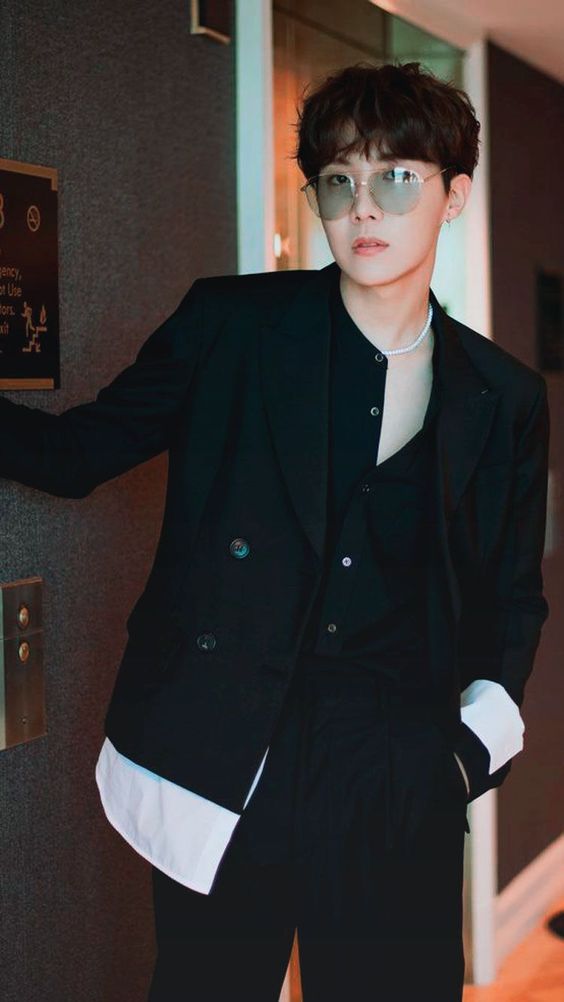 Black - Mystery, elegance and power