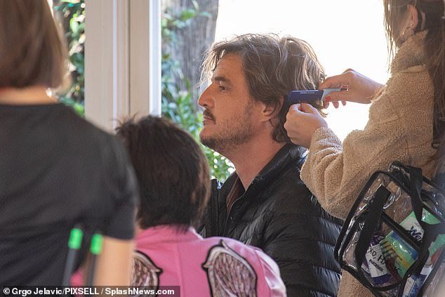 lordesjuul's tweet photo. pedro pascal getting his lice combed out of his hair (2020, colorized) https://t.co/eZWnJJW1qf
