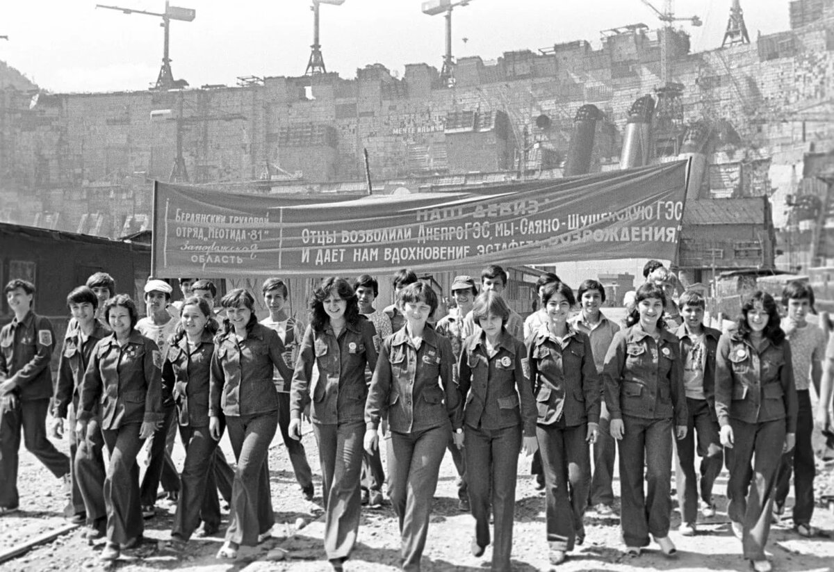 17 февраля в России отмечают День строительных отрядов. Сегодня мы предлагаем вам совершить небольшой небольшой экскурс в историю движения ССО: mukmvc.ru/den-rossiyskik…