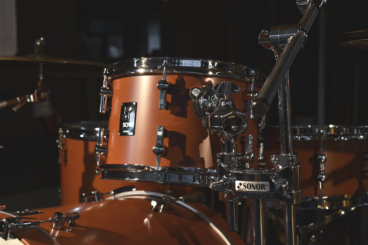 sonordrumco's tweet photo. NEWS from our SQ1 Series!! Two new finishes - Satin Gold Metallic, Satin Copper Brown - and new snare drum sizes in 13x6 and 14x5 are what's new in our all-birch line of German made drums. Check out our website and learn more about SQ1: https://t.co/8re9UZNxDS #sonor https://t.co/b0vQoLinqR