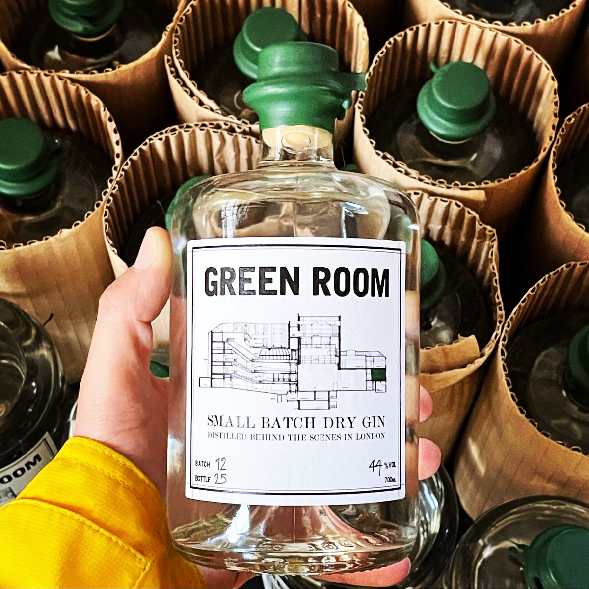 We've gone Green...

#gin #smallbatchgin #smallbatch #london #greenroom #green #room #distillery #distilling #theatre #behindthescenes #vodka #botanicals #still #individual #handmade #handfilled #batch #bottle #waxseal #citrus #lime #cinnamon #juniper #botanical #700ml #silver