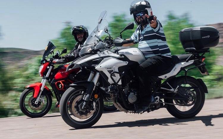 BenelliArg's tweet photo. En el segundo día de #BenelliWeek lo arrancamos con todo: la ruta hacia Los Reyunos nos acompañó por la mañana, y aprovechamos el #TestRide y más acerca del Manejo Off Road por la tarde.
Sol, charlas, risas, manejo en dos ruedas.
¡Revivilo con nosotros!
#Benelli https://t.co/xOsg93ZgwK