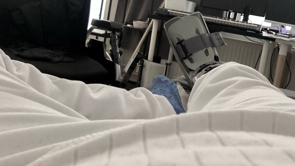 ilkka_koski's tweet photo. Tänään oli käynti Charcot-jalan kanssa jalkapolilla/D-polilla. Sen lisäksi että sain luvan kävellä pari askelta lisää päivässä keppiavustuksella, tuli magneetti nyt jo 2 kk päähän... #diabetes #ykköstyypindiabetes #mieli #mielenterveys

https://t.co/UKsC4mdvgy https://t.co/vMnY2Bwkd4