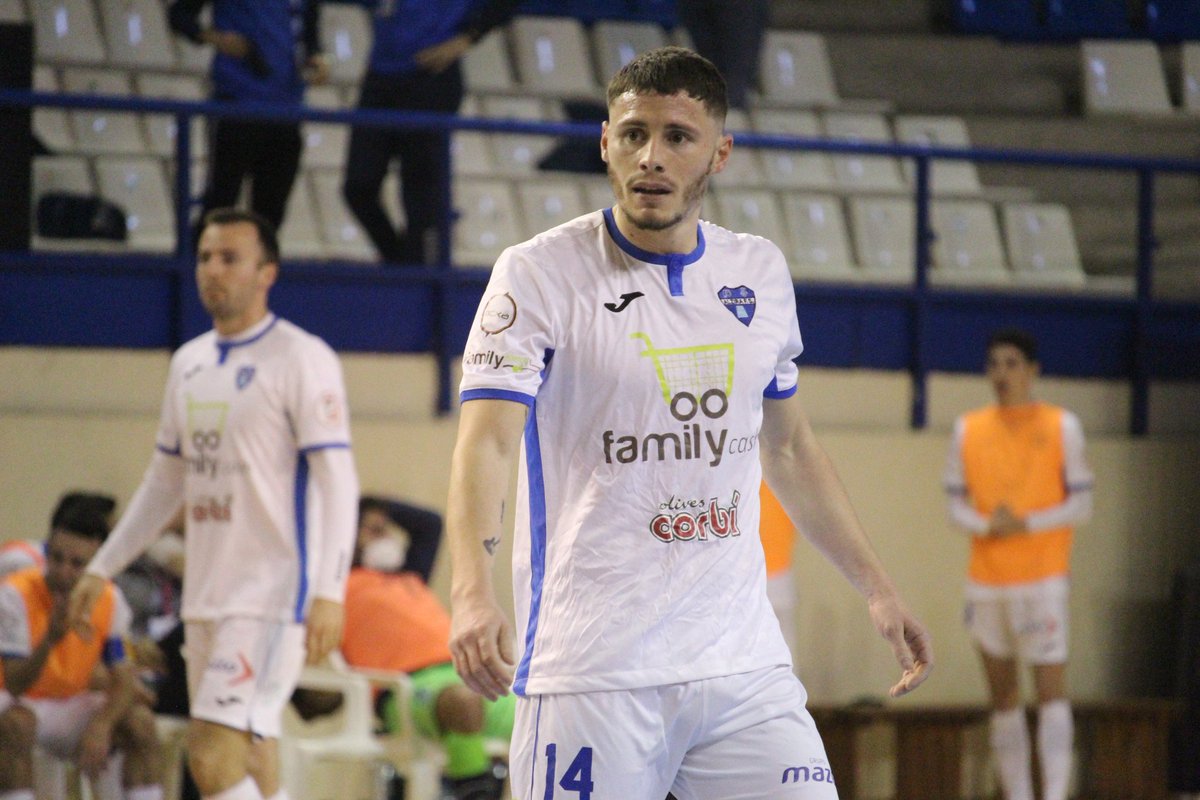 🔦⚽ <a href="/CrisCM_12/">Cristian Cárdenas</a> 

#GanesDeMés