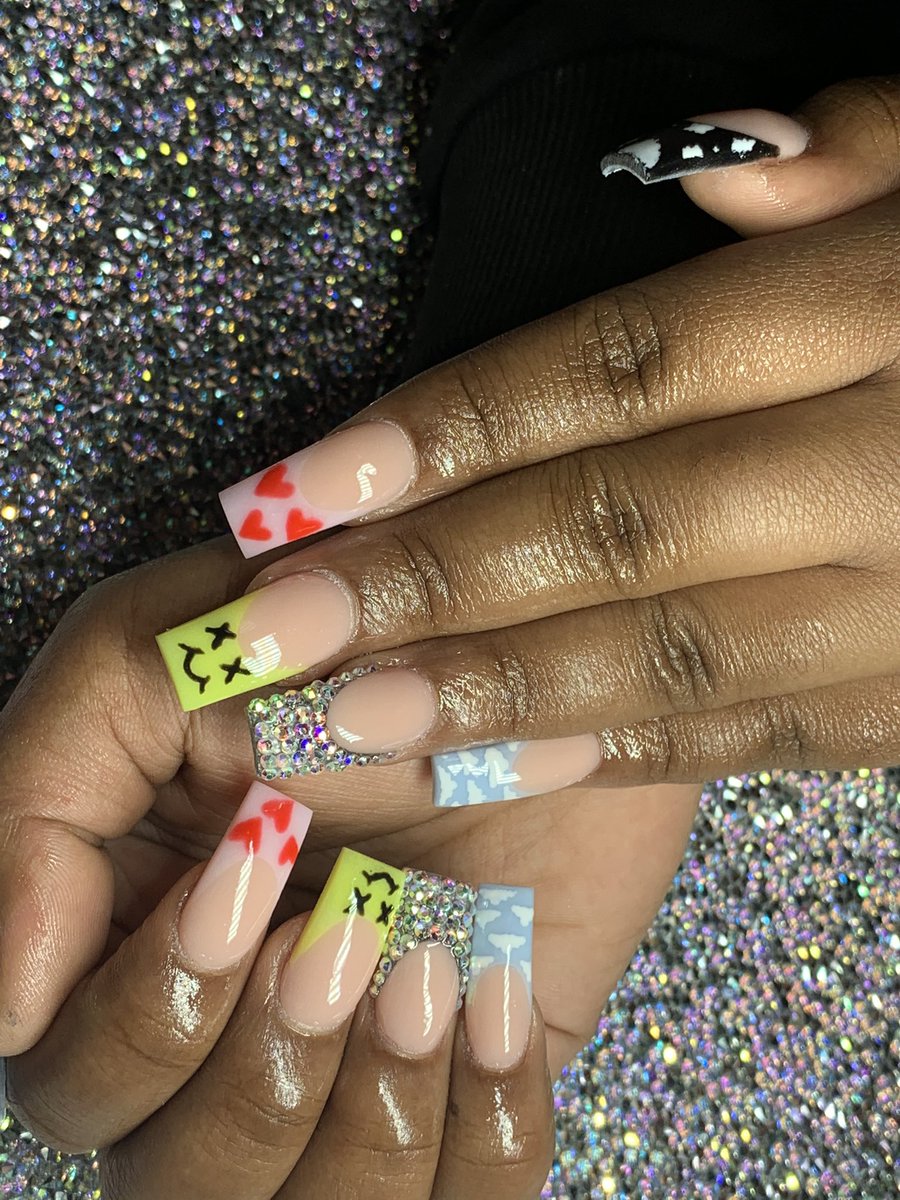 VeesGoldenTouch's tweet photo. What’s y’alls favorite set? 👀
&amp; don’t forget to click the link in my bio to book your next appointment 💗
•
•
#gsu21 #gsu22 #gsu23 #gsu24 #statesboronailtech #georgiasouthernnailtech https://t.co/LfvAeffwmx