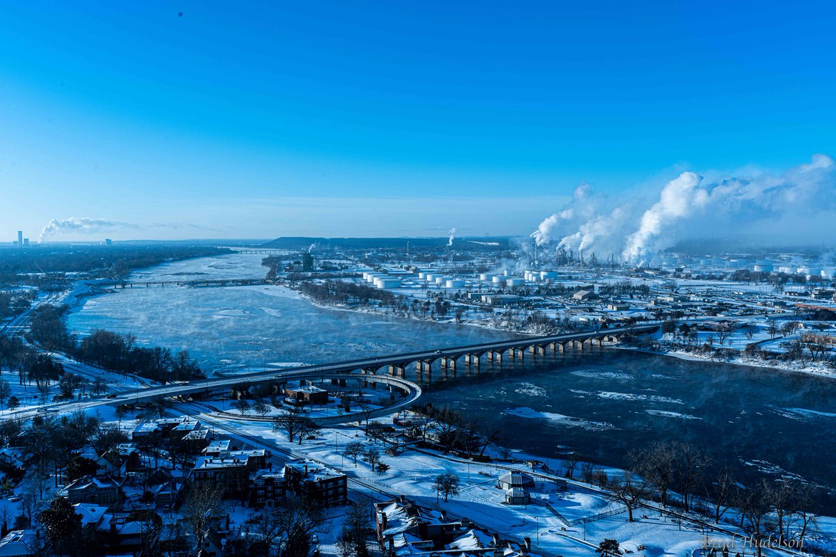 UCTTulsa's tweet photo. Another stunning photo shared by one of our UC Residents! 
We have a two-bedroom on the 28th floor available with this beautiful river view! 
Don't want to get out in the snow?! We will bring the tour to you!! Text 833-262-2544 to schedule a virtual tour!
#welcomehome #downtown https://t.co/AuK2KmY5ut