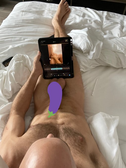 Working with a big Dick is very dickstracting! Full pic and vids @ https://t.co/JVUMLUoJ22 https://t