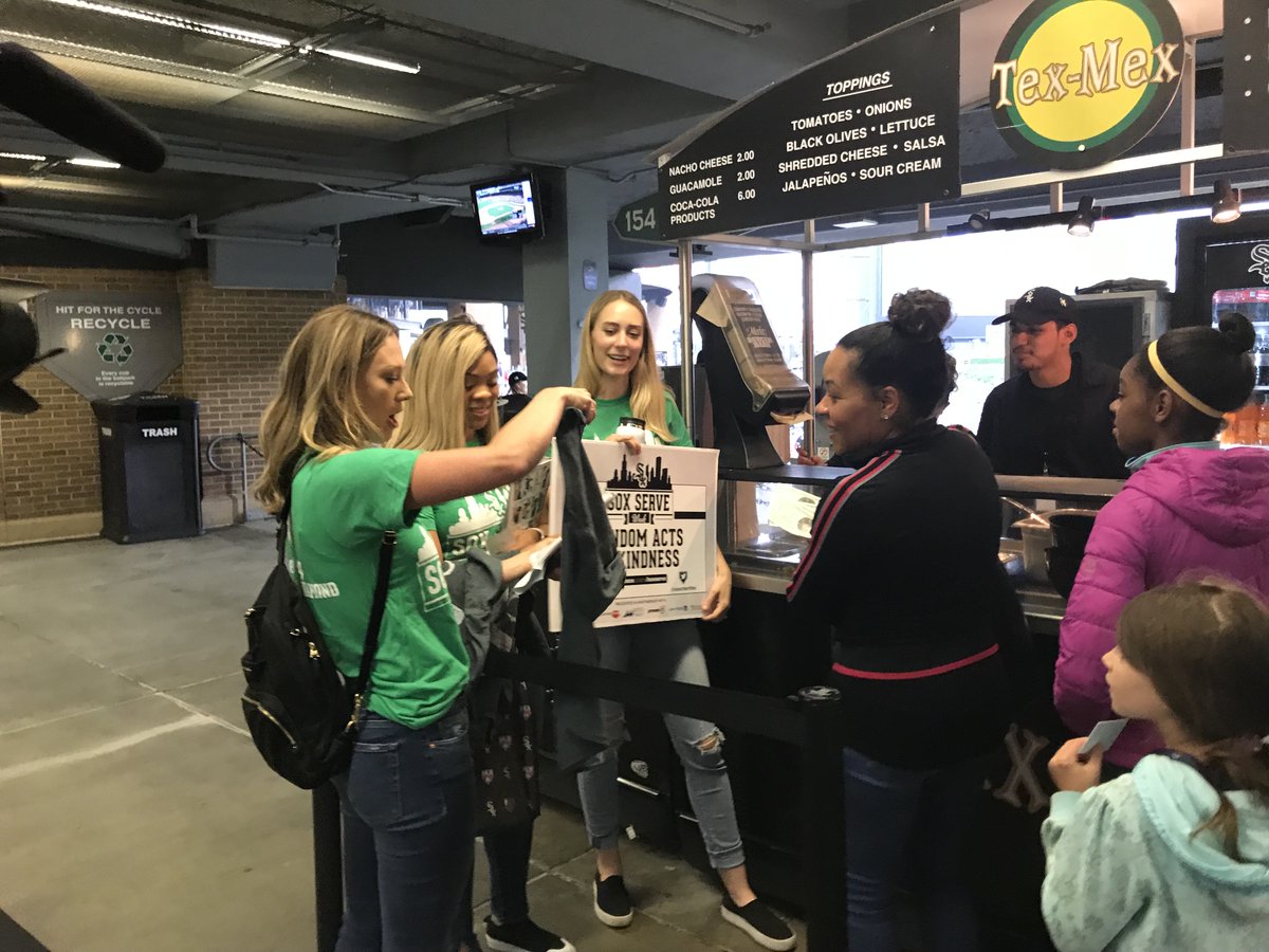 soxcharities's tweet photo. Random Acts of Kindness have become a staple of our #SoxServeWeek celebrations. Today is National #RandomActsofKindnessDay and we're looking back at some of the random fun we've had in recent years! 
#GivingBeyondtheDiamond https://t.co/I5Yl8BZeGN
