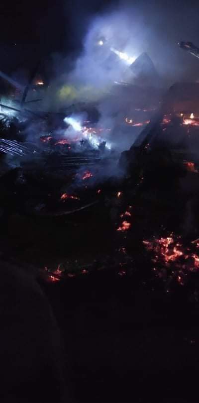 Elsa31989717's tweet photo. Two children were killed when a house was set on fire by thug released recently from jill in in Kankhaye village yesterday. 
The old grandmother and the other child were injured. 
Please,somebody stop this.
We just have a hope. 
#WhatsHappeningInMyanmar 
#Feb17Coup https://t.co/qKgkLJY4dP
