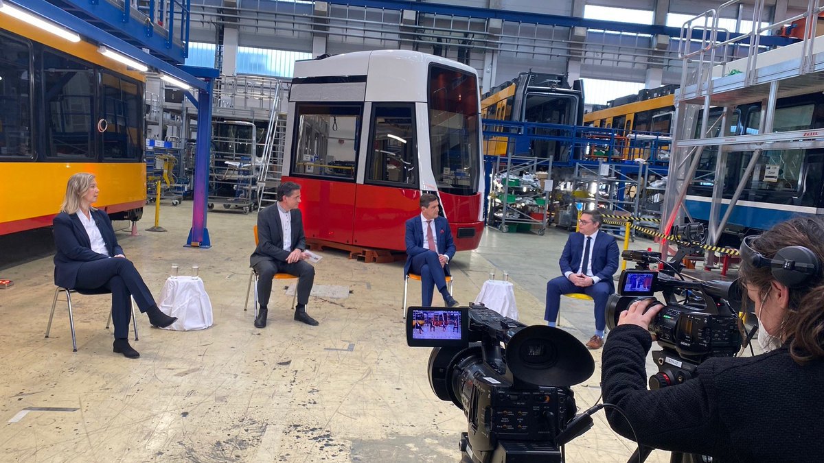 Spannender <a href="/Wien24/">W24</a>-Talk über "moderne #Mobilität in der #Großstadt" mit #Verkehrsverbund Ost-Region (VOR) GF Karin Zipperer und <a href="/SP_Wien/">SPÖ Wien – Die Wienpartei</a> Stadtrat Peter Hanke. #TVTipp: 27. Februar um 16:00 Uhr <a href="/Wien24/">W24</a>. Danke für euren Besuch! #mobilitybynature #MovingTogether <a href="/Alstom/">Alstom</a>