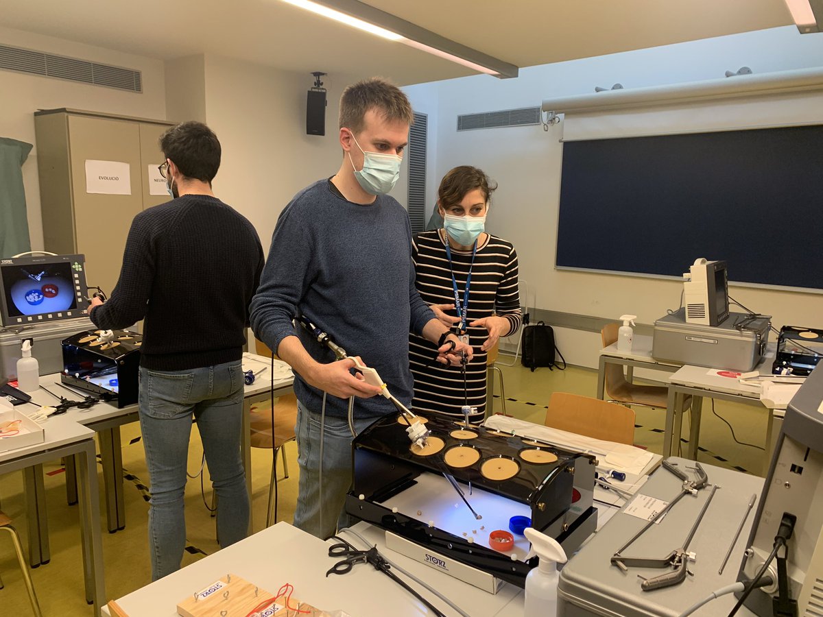 Miguel Pera (@m_pera_roman) on Twitter photo Curso básico de cirugía laparoscópica para R1 de la <a href="/aecirujanos/">aecirujanos</a>. Formando a los futuros cirujanos en el <a href="/hospitaldelmar/">Hospital del Mar</a> y <a href="/vallhebron/">Vall d'Hebron</a> Gracias <a href="/SilviaSalvans/">Sílvia Salvans</a> por una excelente organización y <a href="/storzmedical_es/">STORZ MEDICAL</a> por su colaboración <a href="/IelpoB/">benedetto ielpo</a> <a href="/blancamontcusi/">Blanca Montcusí Ventura</a> <a href="/ly_lorente_poch/">Leyre Lorente Poch</a> <a href="/AMGC_Surg/">Ana González, MD, PhD, FEBS Em Surg</a> Curso básico de cirugía laparoscópica para R1 de la <a href="/aecirujanos/">aecirujanos</a>. Formando a los futuros cirujanos en el <a href="/hospitaldelmar/">Hospital del Mar</a> y <a href="/vallhebron/">Vall d'Hebron</a> Gracias <a href="/SilviaSalvans/">Sílvia Salvans</a> por una excelente organización y <a href="/storzmedical_es/">STORZ MEDICAL</a> por su colaboración <a href="/IelpoB/">benedetto ielpo</a> <a href="/blancamontcusi/">Blanca Montcusí Ventura</a> <a href="/ly_lorente_poch/">Leyre Lorente Poch</a> <a href="/AMGC_Surg/">Ana González, MD, PhD, FEBS Em Surg</a>