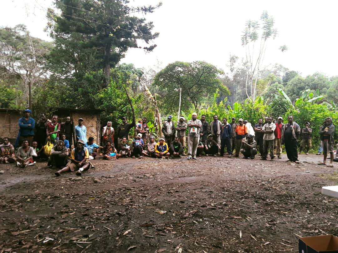 UnBlockedCash's tweet photo. We started a pilot in #PapuaNewGuinea! First 9 households got their #evouchers today, out of 74 beneficiaries HHS that'll participate in a month-long pilot across Goroka province. 
#UnBlockedCash #CashAssistance #AustralianAid 
@dfat @Oxfam @teamsempo @oxfamnz @OxfamAustralia https://t.co/cnENIPf2rY