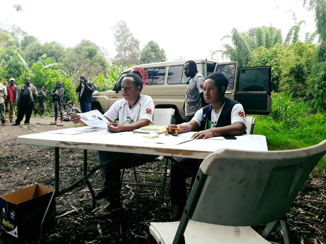 UnBlockedCash's tweet photo. We started a pilot in #PapuaNewGuinea! First 9 households got their #evouchers today, out of 74 beneficiaries HHS that'll participate in a month-long pilot across Goroka province. 
#UnBlockedCash #CashAssistance #AustralianAid 
@dfat @Oxfam @teamsempo @oxfamnz @OxfamAustralia https://t.co/cnENIPf2rY