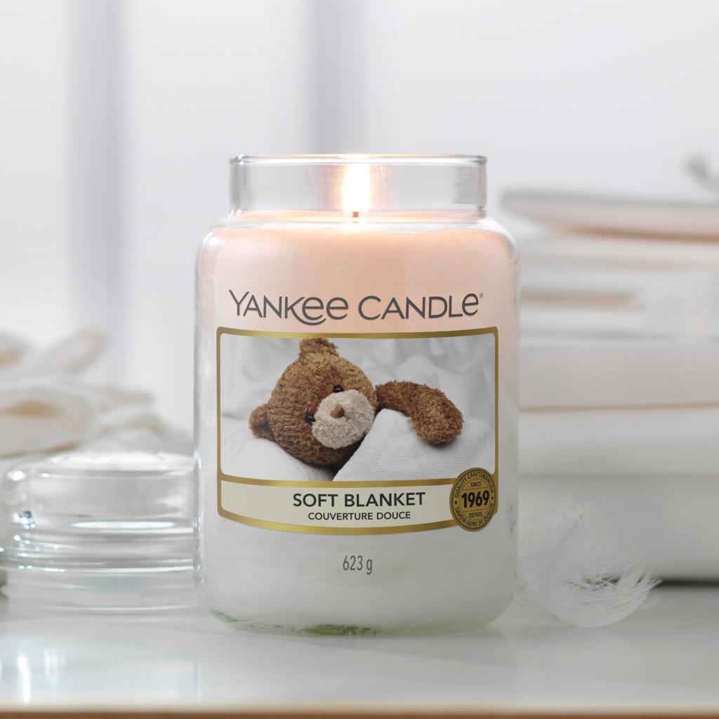 This Week We Love… Soft Blanket! Wrapped in sweet dreams… a lullaby of clean citrus, luxurious vanilla and warm amber.

#YankeeCandle #TWWL

spr.ly/6018HiBx8