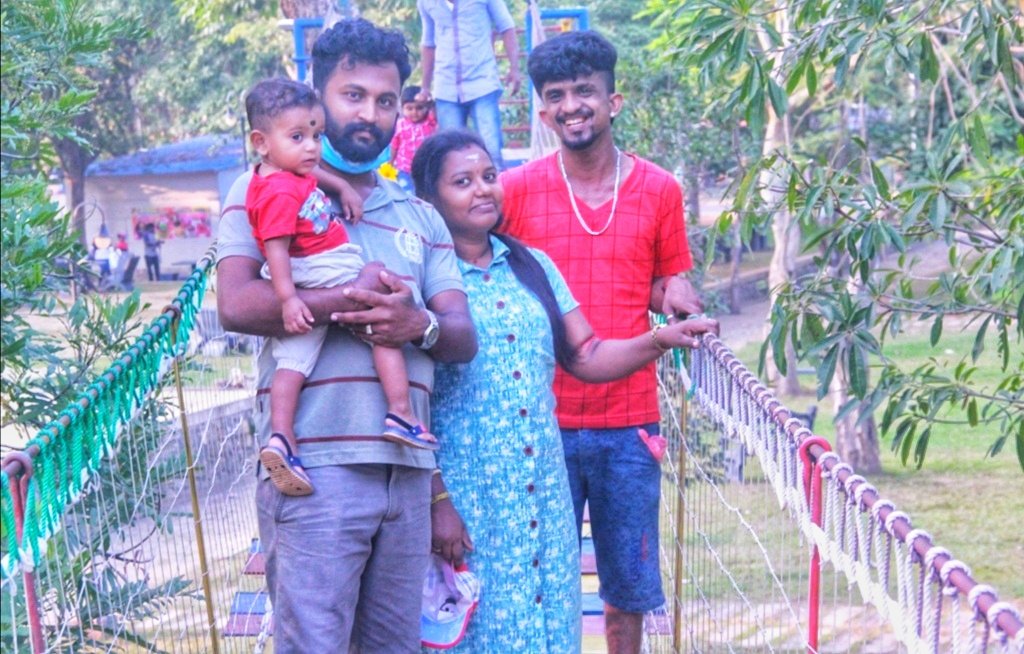 SNNibojan's tweet photo. மாலை நேரம் வீசிட் வித்  (f)பமிலி https://t.co/IpfiXScWxC