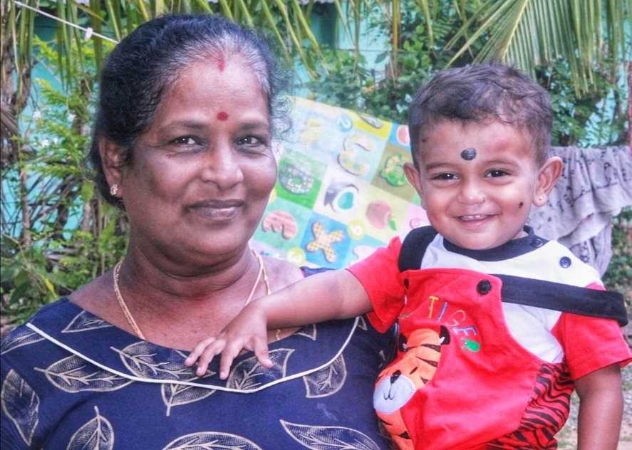 SNNibojan's tweet photo. மாலை நேரம் வீசிட் வித்  (f)பமிலி https://t.co/IpfiXScWxC