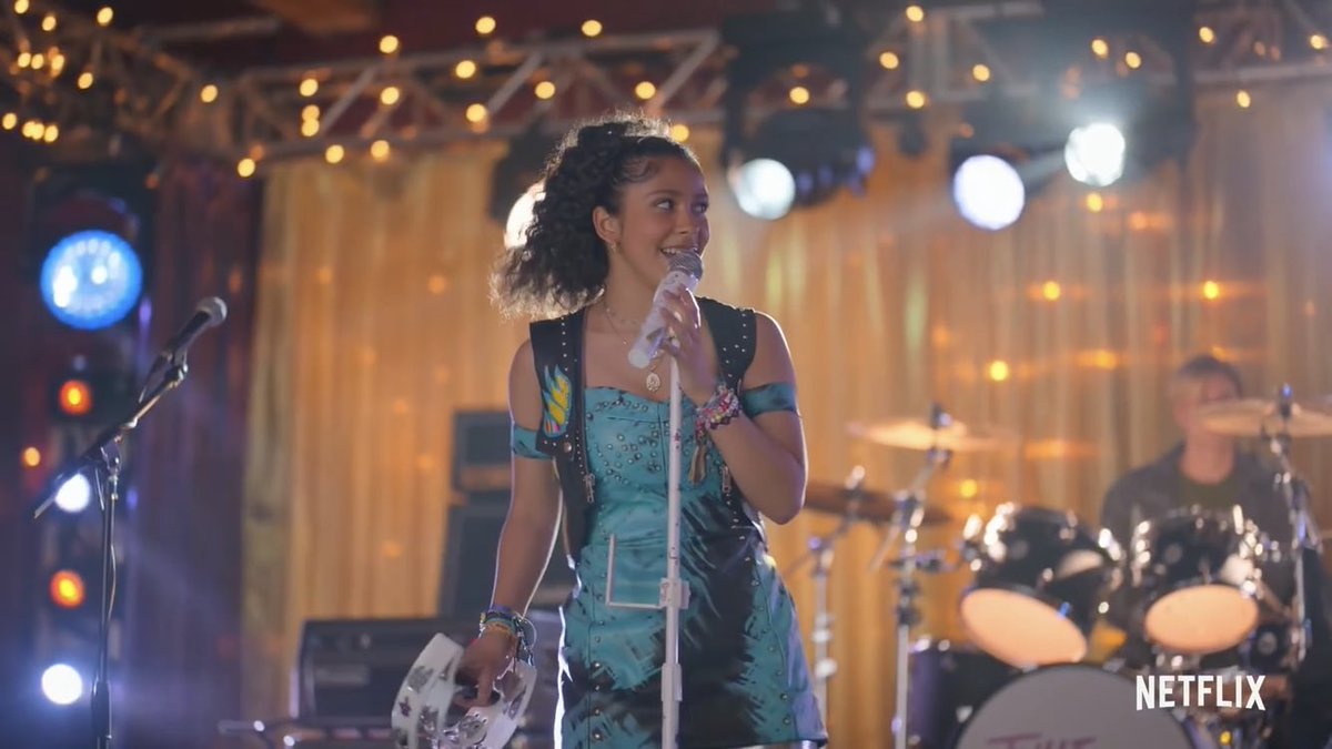 juliesgillespie's tweet image. *slams table* THEY WERE FLIRTING