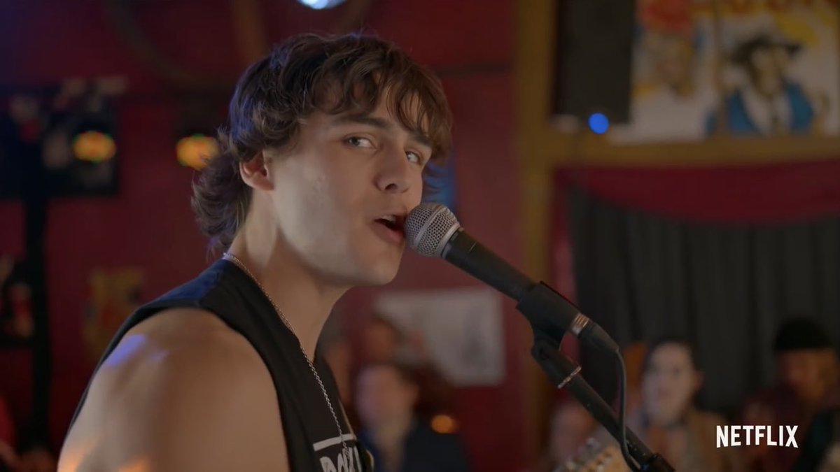 juliesgillespie's tweet image. *slams table* THEY WERE FLIRTING