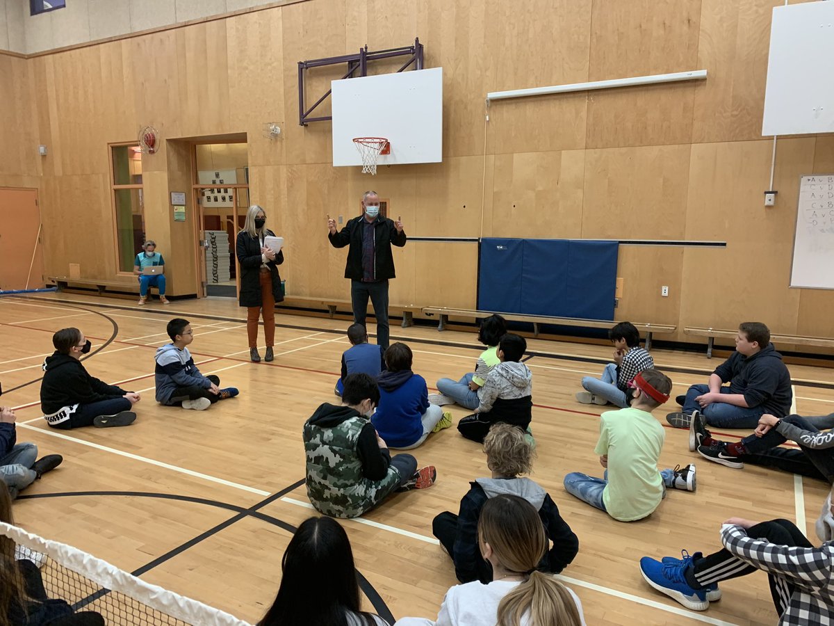 PacHeights36's tweet photo. Our Grade 7’s meet Mr. Bedard from @Grandview36 to learn about their upcoming year! So exciting! #sd36learn https://t.co/L9bycTU9pB